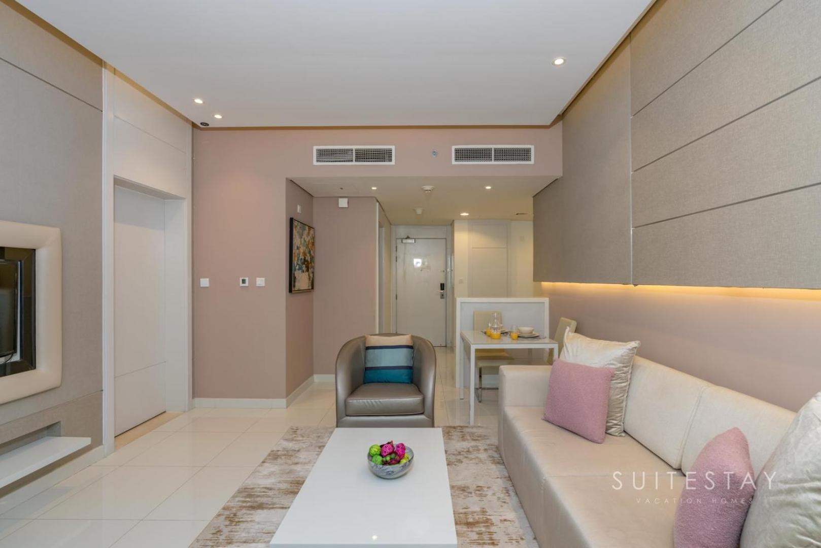 Prime Downtown One Bedroom Apartment *