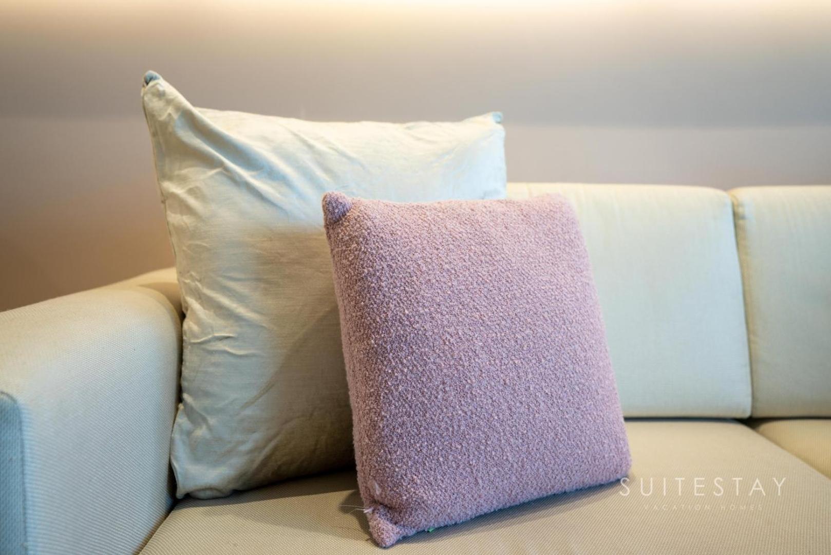 Prime Downtown One Bedroom *
